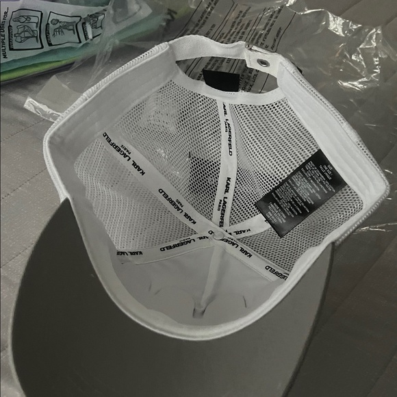 NWT unisex Karl Lagerfeld Logo Embroidered
Trucker Hat - Picture 15 of 16